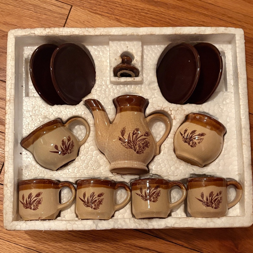 Zayre Corporation Stoneware Toy Tea Set for Four 🫖 - Picture 2 of 2